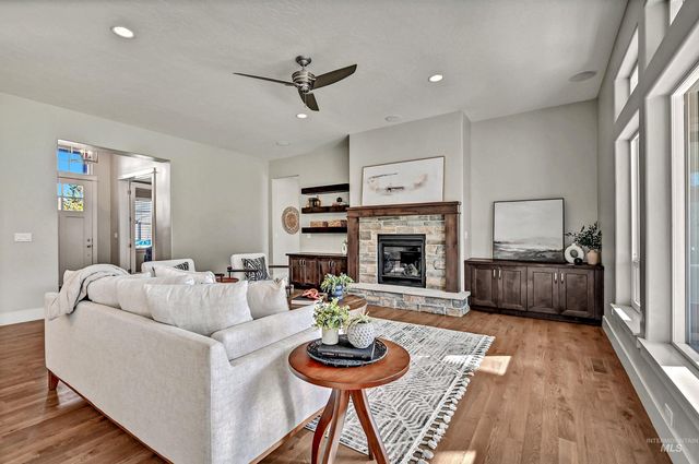 2115 E Lodge Trail Ct, Meridian, ID 83642