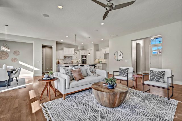 2115 E Lodge Trail Ct, Meridian, ID 83642