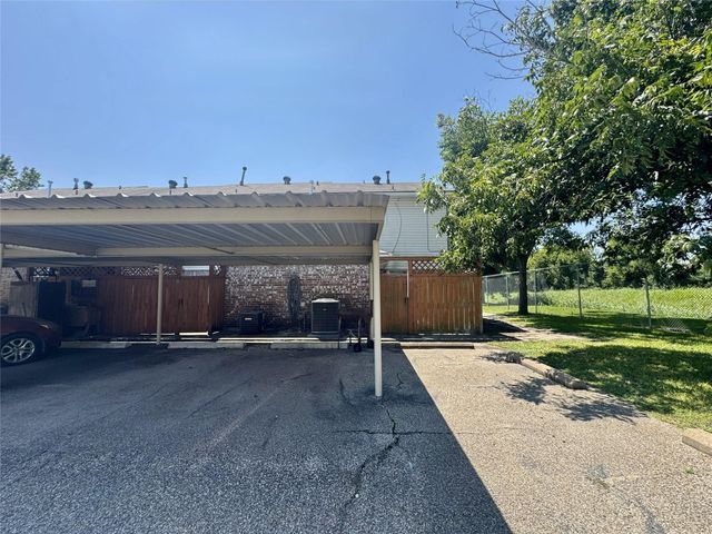 1911 Sherwood Forest Street 17, Houston, TX 77043