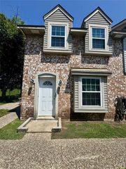 1911 Sherwood Forest Street 17, Houston, TX 77043