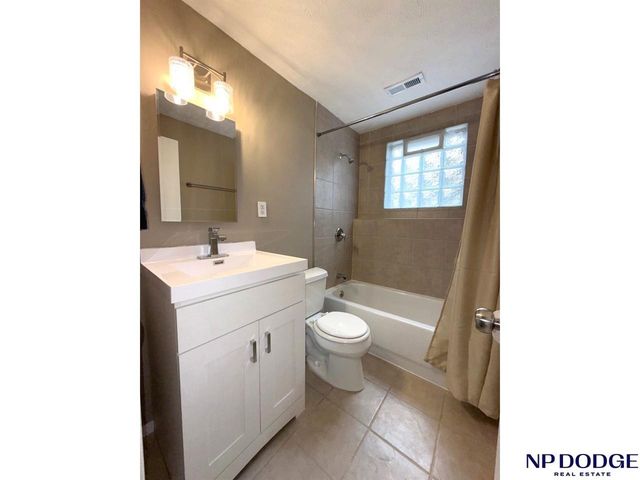 2405 S 123 Street, Omaha, NE 68144