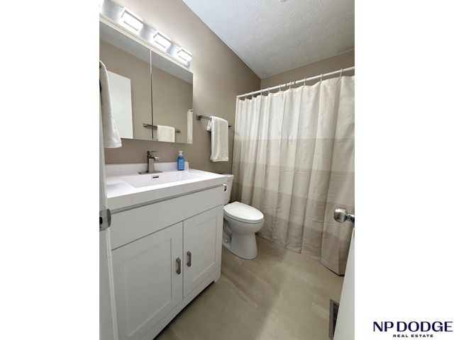 2405 S 123 Street, Omaha, NE 68144