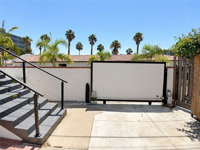 1147 24th, Santa Monica, CA 90403