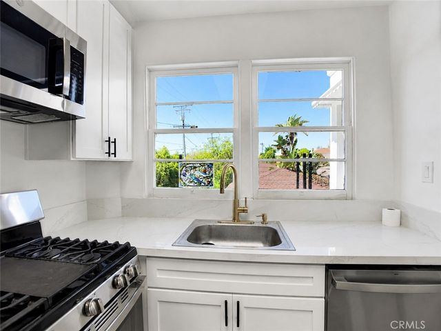 1147 24th, Santa Monica, CA 90403