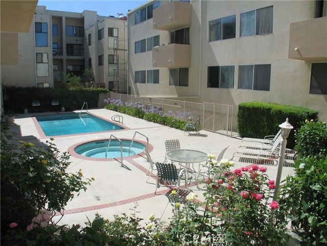 14141 Dickens 301, Sherman Oaks, CA 91423