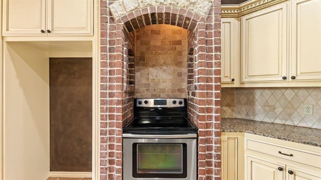2100 Hackberry Creek Avenue, Yukon, OK 73099