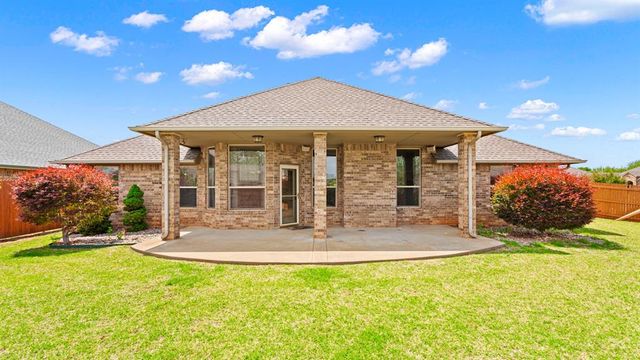 2100 Hackberry Creek Avenue, Yukon, OK 73099