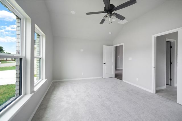 1607 W College, Jacksboro, TX 76458
