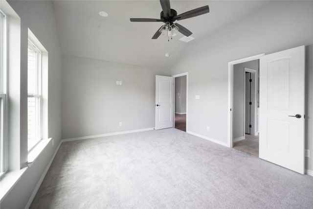 1607 W College, Jacksboro, TX 76458