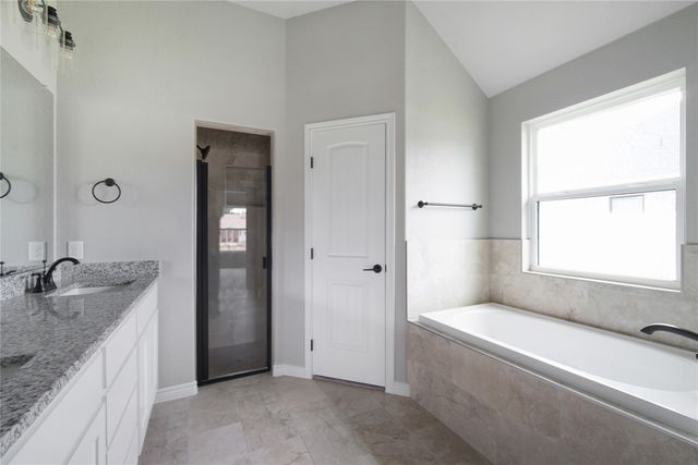 1607 W College, Jacksboro, TX 76458