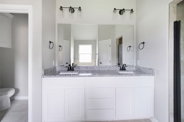 1607 W College, Jacksboro, TX 76458