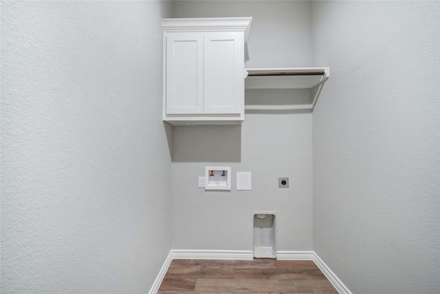 1607 W College, Jacksboro, TX 76458