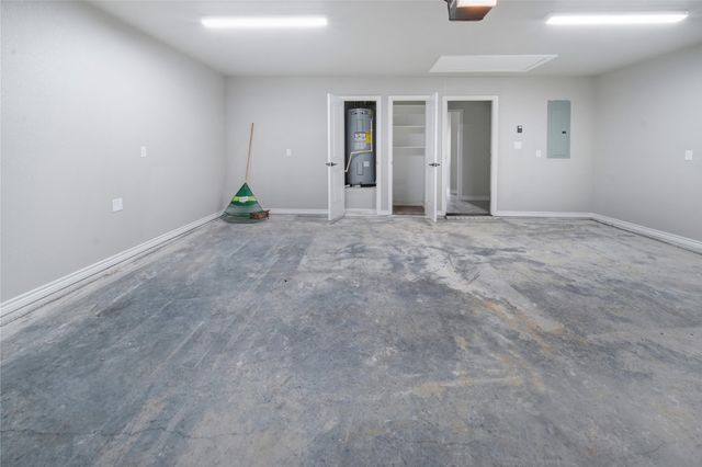 1607 W College, Jacksboro, TX 76458