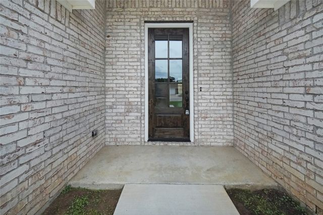 1607 W College, Jacksboro, TX 76458