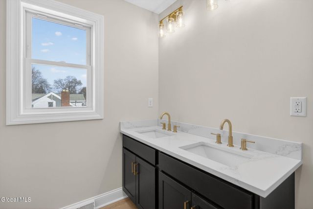 1049 Laura Street, Rotterdam, NY 12306