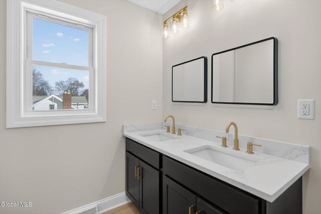 1049 Laura Street, Rotterdam, NY 12306