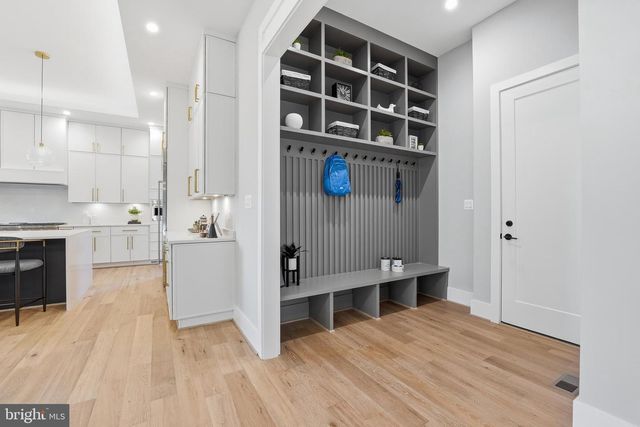 1715 MAXWELL CT, Mclean, VA 22101