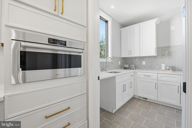 1715 MAXWELL CT, Mclean, VA 22101