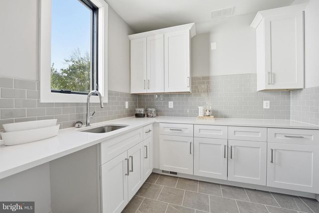 1715 MAXWELL CT, Mclean, VA 22101