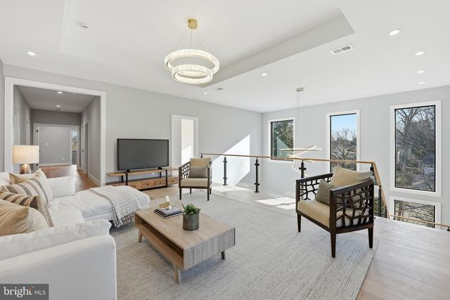 1715 MAXWELL CT, Mclean, VA 22101