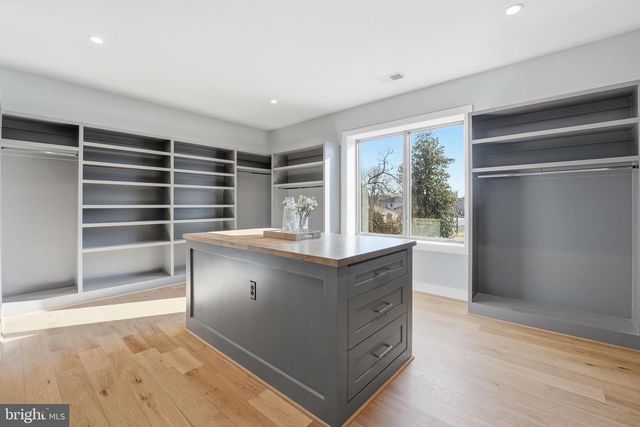 1715 MAXWELL CT, Mclean, VA 22101