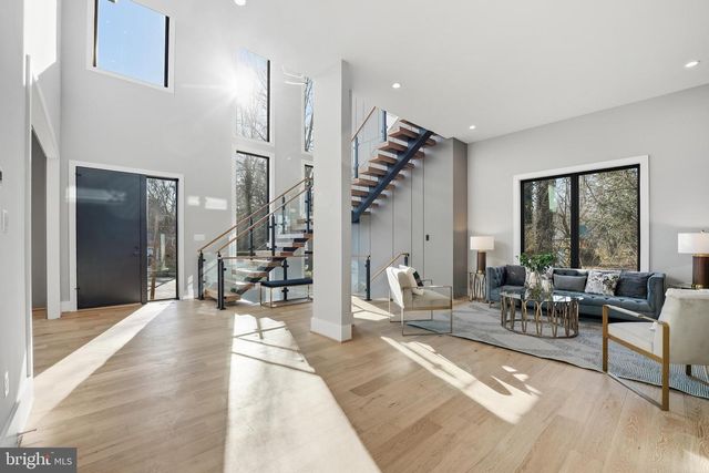 1715 MAXWELL CT, Mclean, VA 22101