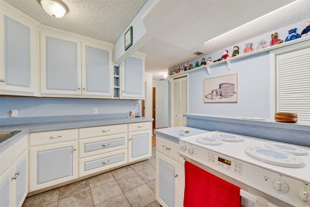 646 Liska Road, Ennis, TX 75119