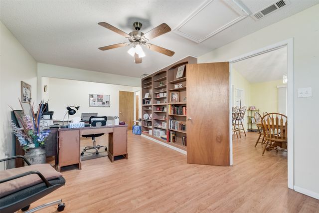 646 Liska Road, Ennis, TX 75119