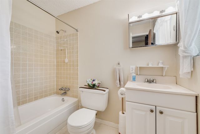 646 Liska Road, Ennis, TX 75119