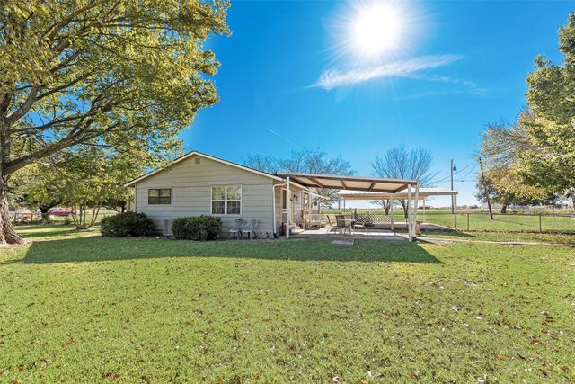 646 Liska Road, Ennis, TX 75119