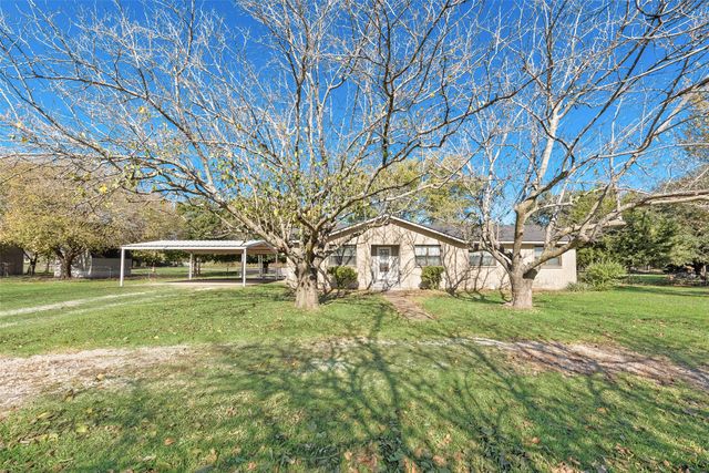 646 Liska Road, Ennis, TX 75119