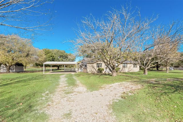 646 Liska Road, Ennis, TX 75119