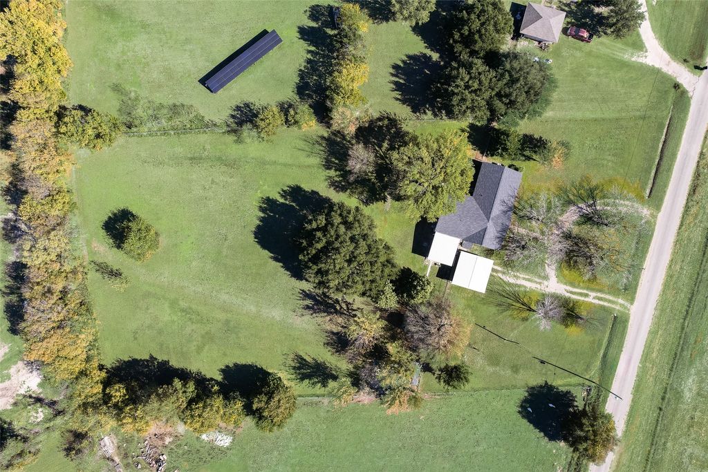 646 Liska Road, Ennis, TX 75119