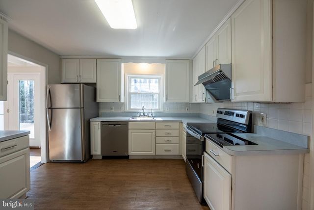 8209 MOCKINGBIRD DR, Annandale, VA 22003