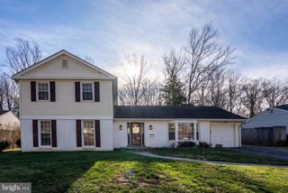 8209 MOCKINGBIRD DR, Annandale, VA 22003