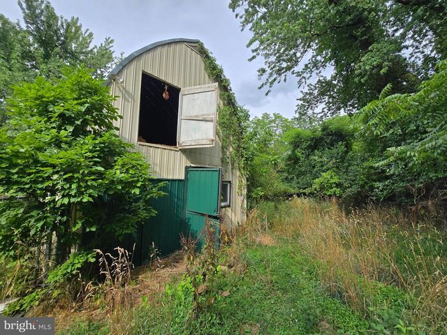 1021 POSSUM LN, Leesport, PA 19533