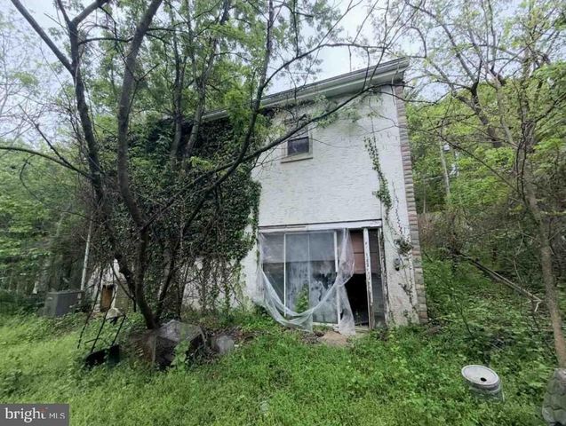 1021 POSSUM LN, Leesport, PA 19533