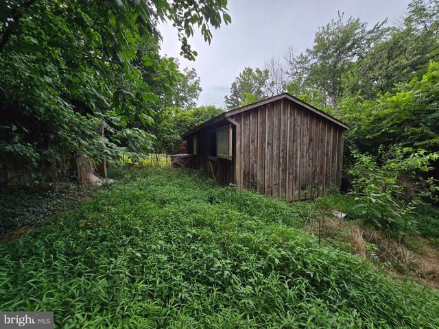 1021 POSSUM LN, Leesport, PA 19533