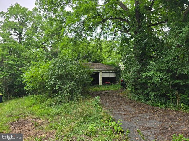 1021 POSSUM LN, Leesport, PA 19533