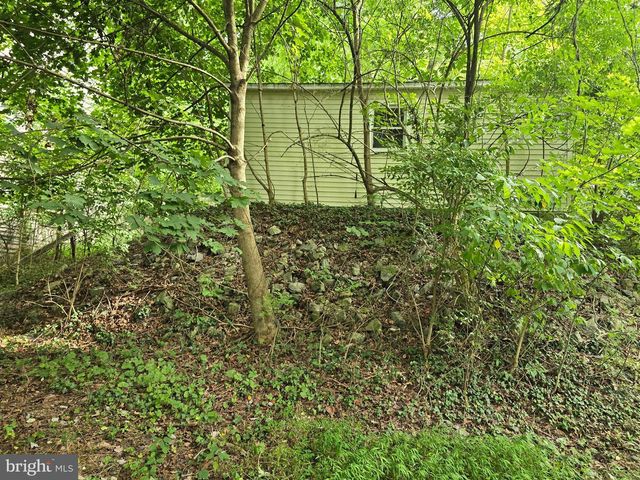 1021 POSSUM LN, Leesport, PA 19533