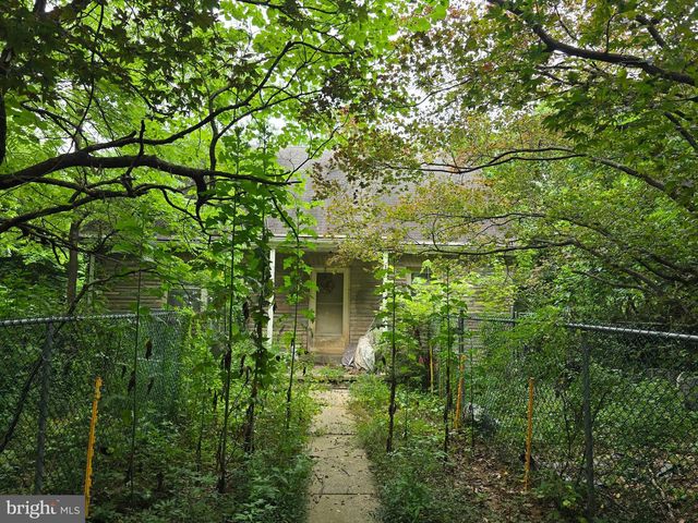 1021 POSSUM LN, Leesport, PA 19533