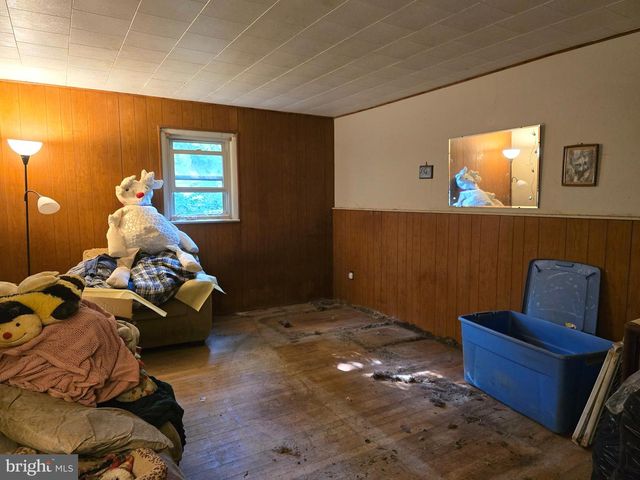 1021 POSSUM LN, Leesport, PA 19533