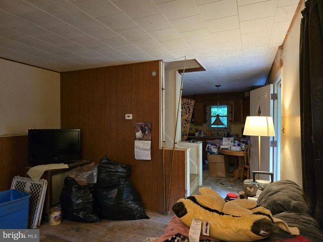 1021 POSSUM LN, Leesport, PA 19533