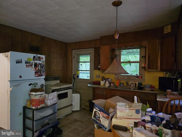 1021 POSSUM LN, Leesport, PA 19533