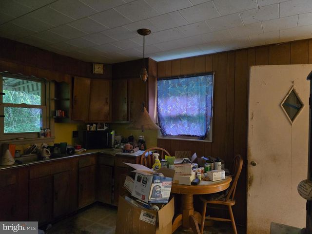 1021 POSSUM LN, Leesport, PA 19533