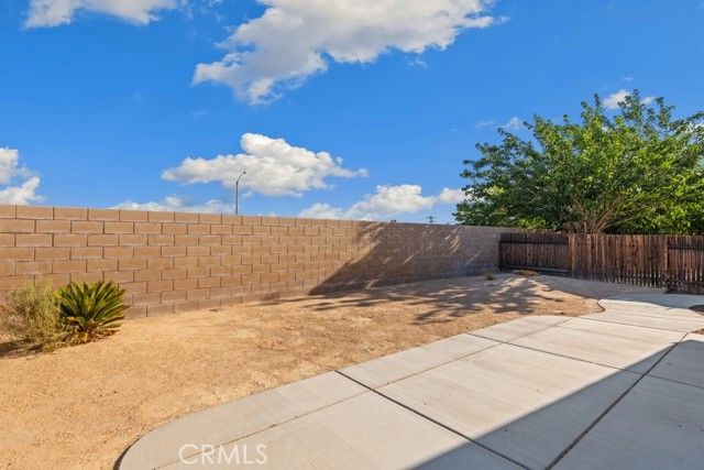12050 Goldoak Court, Victorville, CA 92392