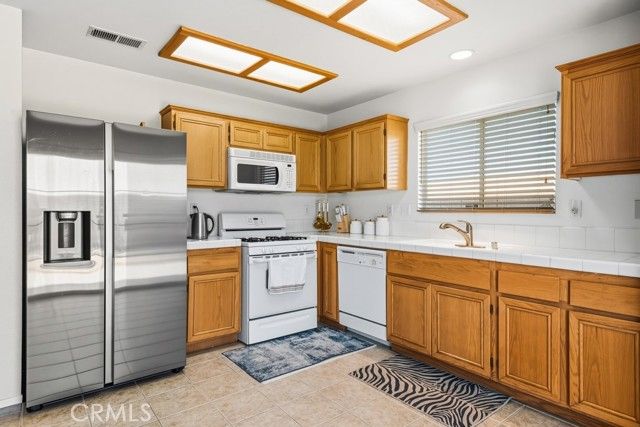 12050 Goldoak Court, Victorville, CA 92392