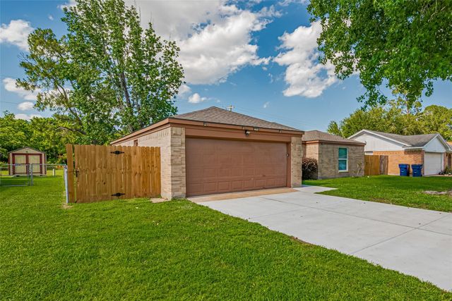 7926 Jonquil Drive, Texas City, TX 77591