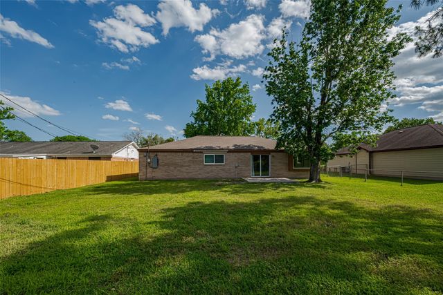 7926 Jonquil Drive, Texas City, TX 77591