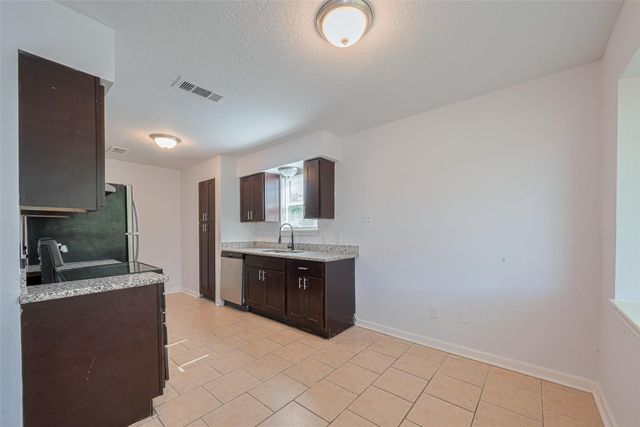7926 Jonquil Drive, Texas City, TX 77591